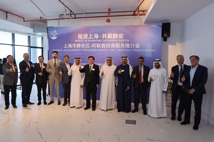 4月22日，上海市静安区在阿联酋迪拜中国创新中心举办招商服务推介会， 今年是阿联酋和中国建交40周年，中阿共建“一带一路”，经贸合作呈现多元化特点，相关人员分别从迪拜商会和中国创新中心的角度出发，阐述了中东市场的巨大潜力，并强调创新与合作在推动经济发展中的重要性。#Shanghai #BeltandRoad