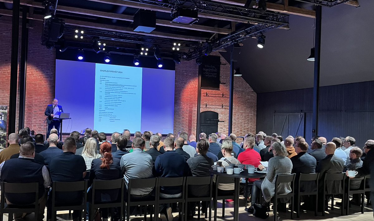 MariaVolanen's tweet photo. Ohutlevypäivät 2024 alkoi. #KalevanNavetta sali ääriään myöten täynnä. Puhumassa #Tehotec @SSAB_AB #IisakkiJärvenpää #SEDUEducation #Junkkari #KiltaPro Yritysvierailuille pääsimme #Koja #Fortaco #Steelcomp ja #PrimaPower Kiitos myös Seinäjoki @Sjkkaupunki #Ohutlevy @TechFinland https://t.co/NZXPxFtcwD