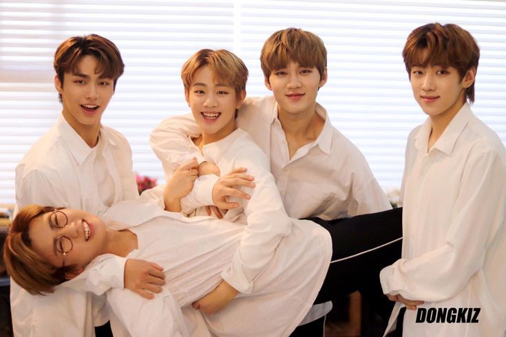 dkz_latam's tweet photo. recuerden que ellos fueron, son y serán siempre parte de este maravilloso grupo que nos ha dado buenos y preciosos recuerdos, así que conservemos lo bueno y seamos felices ❤️✨️
#DKZ #디케이지
#WONDAE #KYOUNGYOON #SEHYEON #MINGYU #MUNIK #JAECHAN #JONGHYEONG #GISEOK https://t.co/rOP5o9pxhL