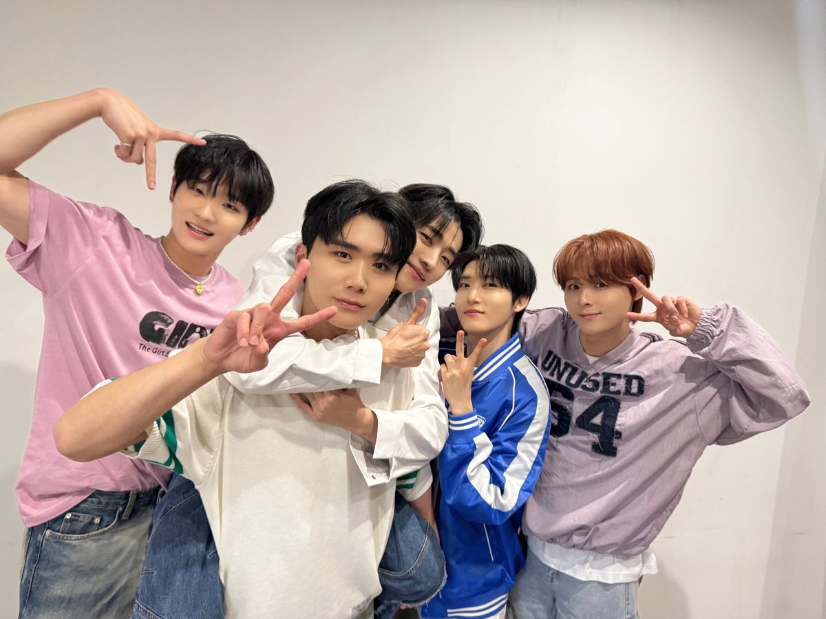 dkz_latam's tweet photo. recuerden que ellos fueron, son y serán siempre parte de este maravilloso grupo que nos ha dado buenos y preciosos recuerdos, así que conservemos lo bueno y seamos felices ❤️✨️
#DKZ #디케이지
#WONDAE #KYOUNGYOON #SEHYEON #MINGYU #MUNIK #JAECHAN #JONGHYEONG #GISEOK https://t.co/rOP5o9pxhL