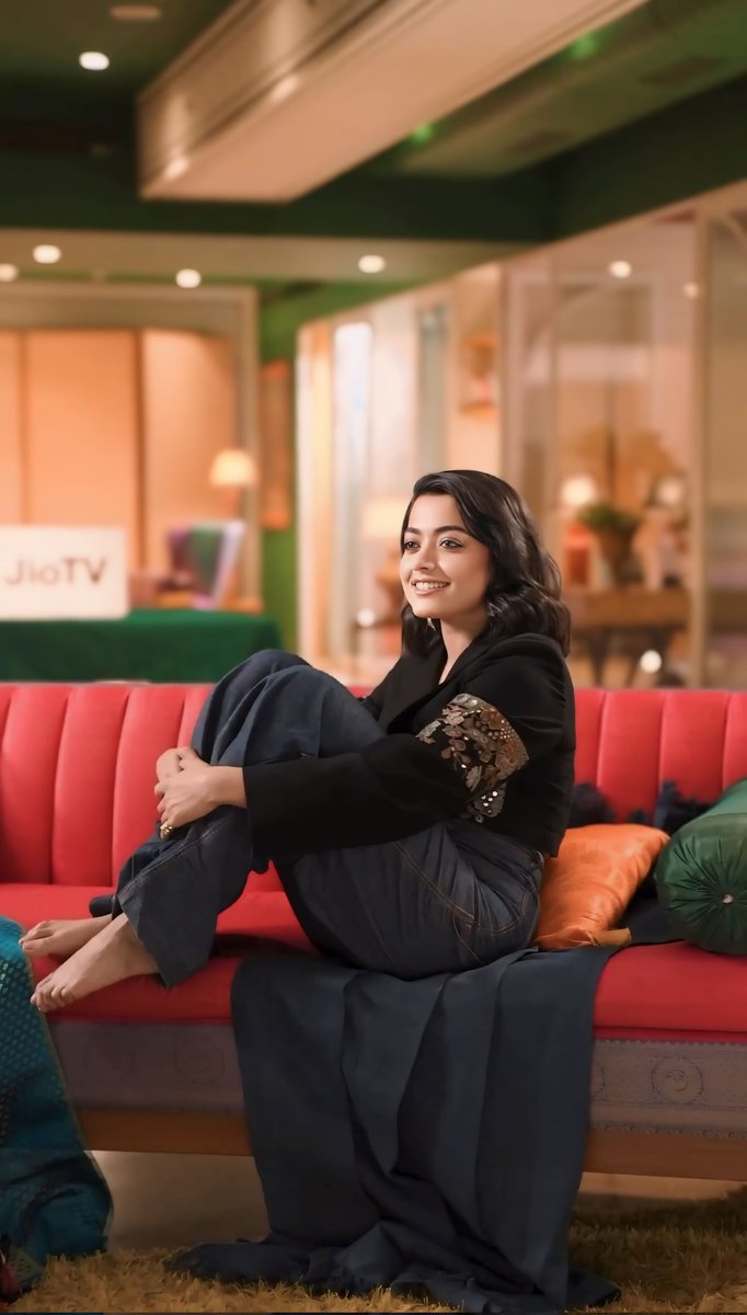 Rashmika embodies the essence of cuteness! Whenever her name is mentioned, it's like a burst of adorable charm or beauty. 💖

#CutenessOverload
#RashmikaMandanna ❤️