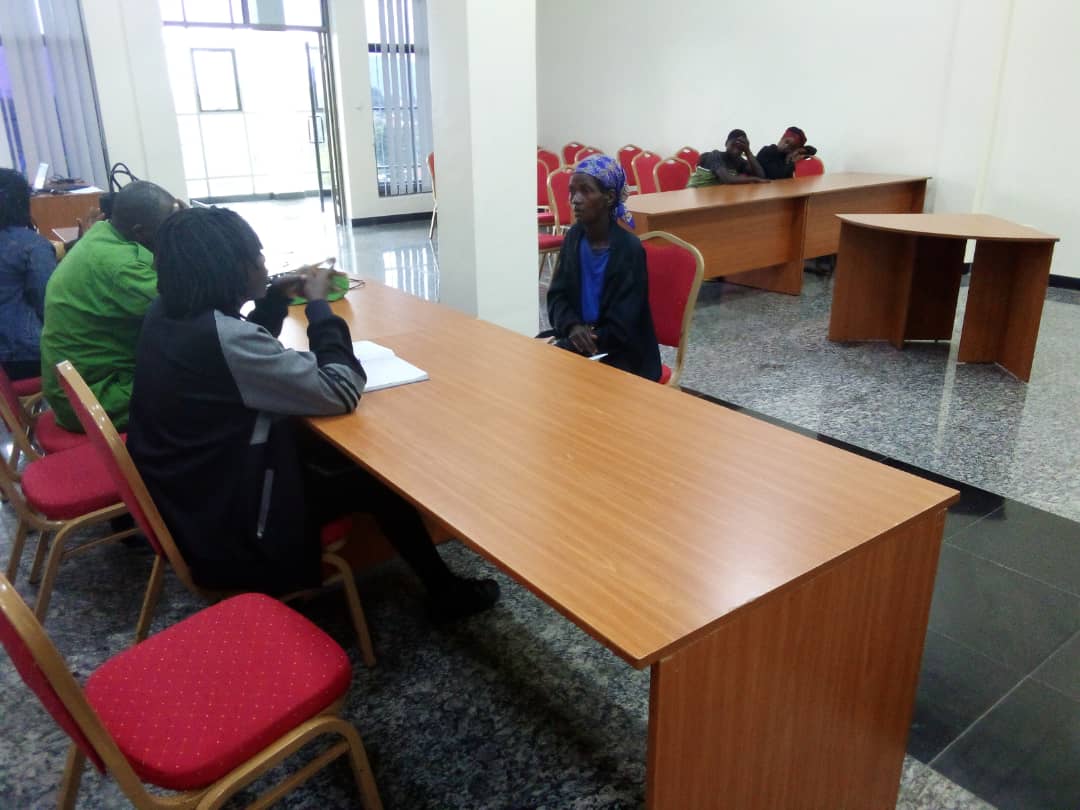 UNILAK_LSS's tweet photo. Ku munsi w'ejo ihuriro #UNILAKLSS ku bufatanye n'akarere ka @NyanzaDistrict muri gahunda ya buri wa kabiri, bafatanyije mu gukemura ibibazo by'abaturage mu by'amategeko. @unilak_rwanda https://t.co/LAgOVOh2LH