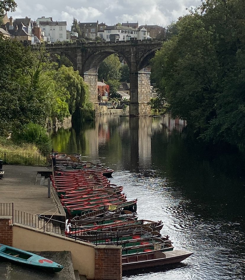 @LakesStiles @Soapy_Wit_Tank @tismenic70 @ProjectWHYUK @RuthRendell1 @Yeti98_ @tutty352 @CharlesBewley2 @ceadela @LansdellMum Good morning all. Knaresborough viaduct and rowing boats on River Nidd
#Woodensday
#FromTheArchive