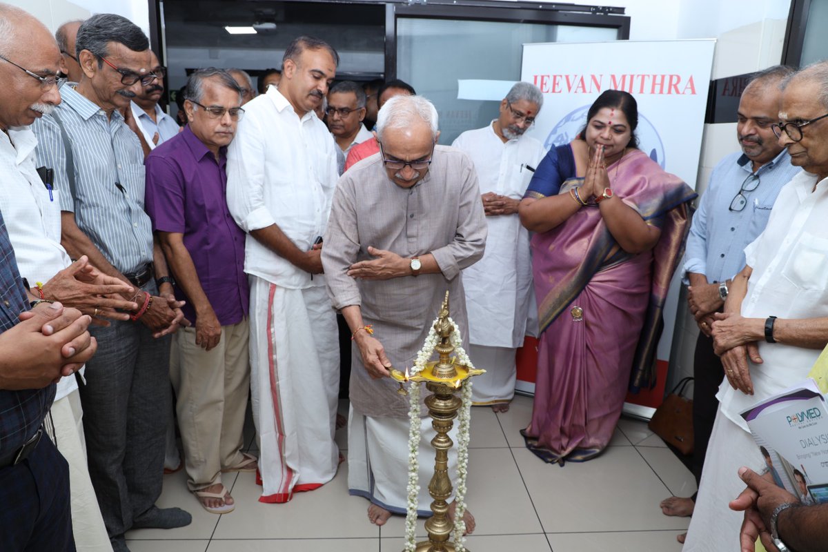 Lakshmi Hospital has partnered with Vishwa Seva Bharati Keralam to launch #JeevanMitra to provide dialysis support for those in need. The facility is available at our Kochi & Aluva hospitals. The project, supported by Seva Darshan, was inaugurated on 23.04.2024.
#DialysisSupport