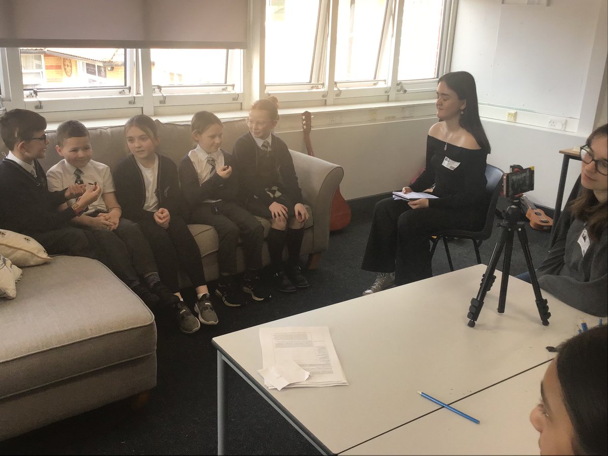 It was a pleasure to welcome some @LJMU journalist students to @MonksdownSchool yesterday. Children met to discuss child poverty in Liverpool and why they feel supporting families with campaigns such as Free School Meals is so important @NoChildBehindUK @abigailford28