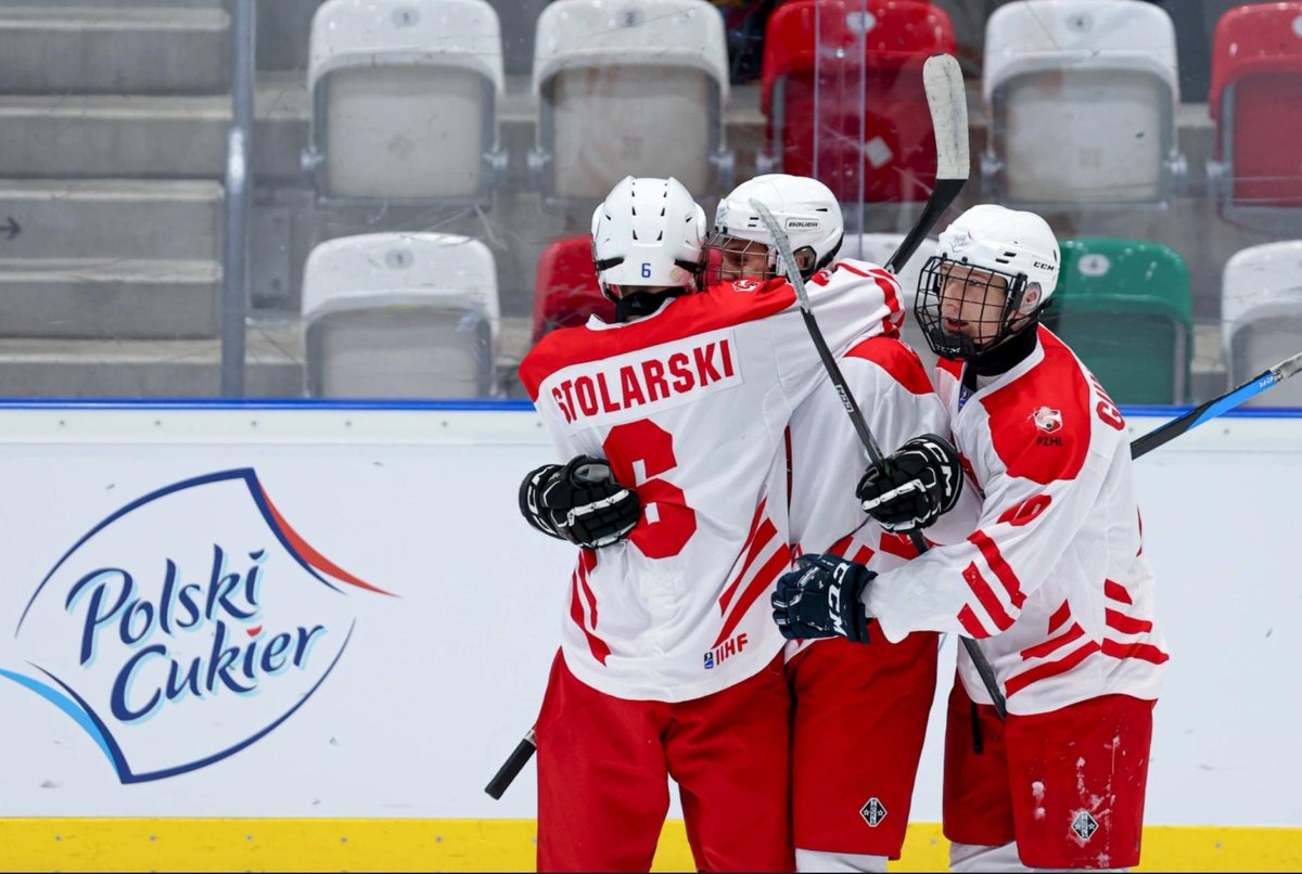 W ostatnim meczu MŚ U18 Polacy pokonali Chorwację 8:0🇵🇱👌 W Sosnowcu drużyna wygrała wszystkie pięć spotkań i awansowała do Dywizji IB👏 Krajowa Grupa Spożywcza S.A. właściciel marki Polski Cukier i Polskie Przetwory, producent polskiej żywności wspiera polskich sportowców👍