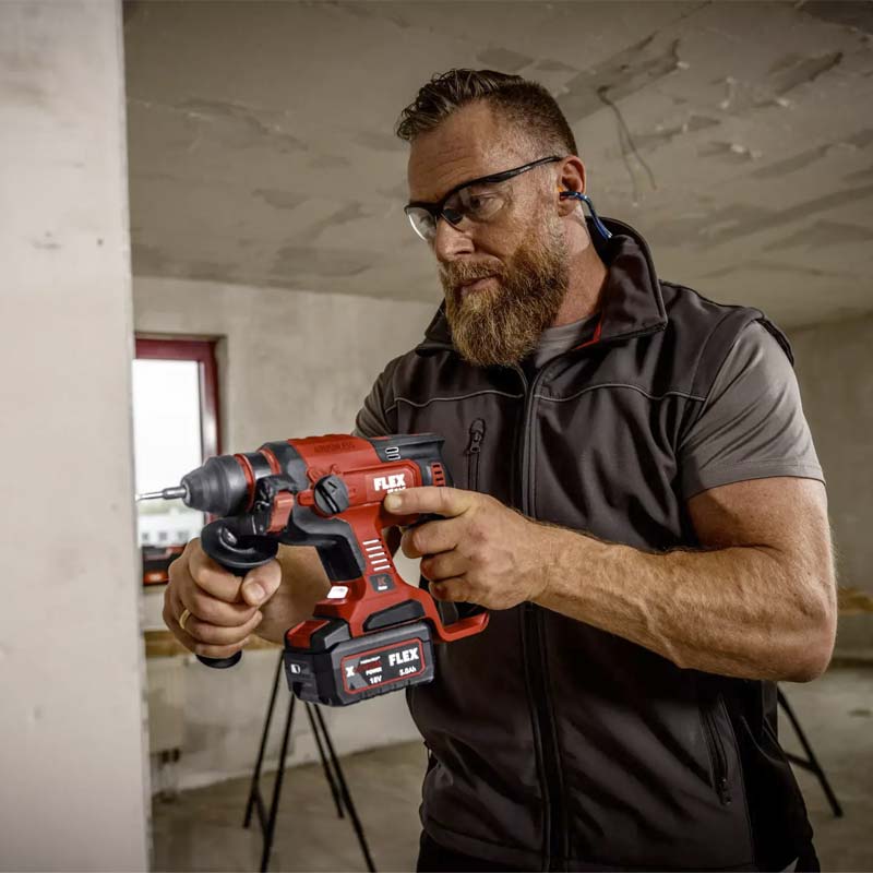 🛠️ Descubre el Martillo Combinado CHE 18.0-EC 5.0 Set FLEX! Equipado con motor sin escobillas, baterías KEEP COOL 18V y sistema EMS. Ideal para perforar hormigón. Máximo rendimiento y durabilidad. Detalles 👉 montec.es/martillos-elec… #MartilloElectroneumático #FLEX #Innovación