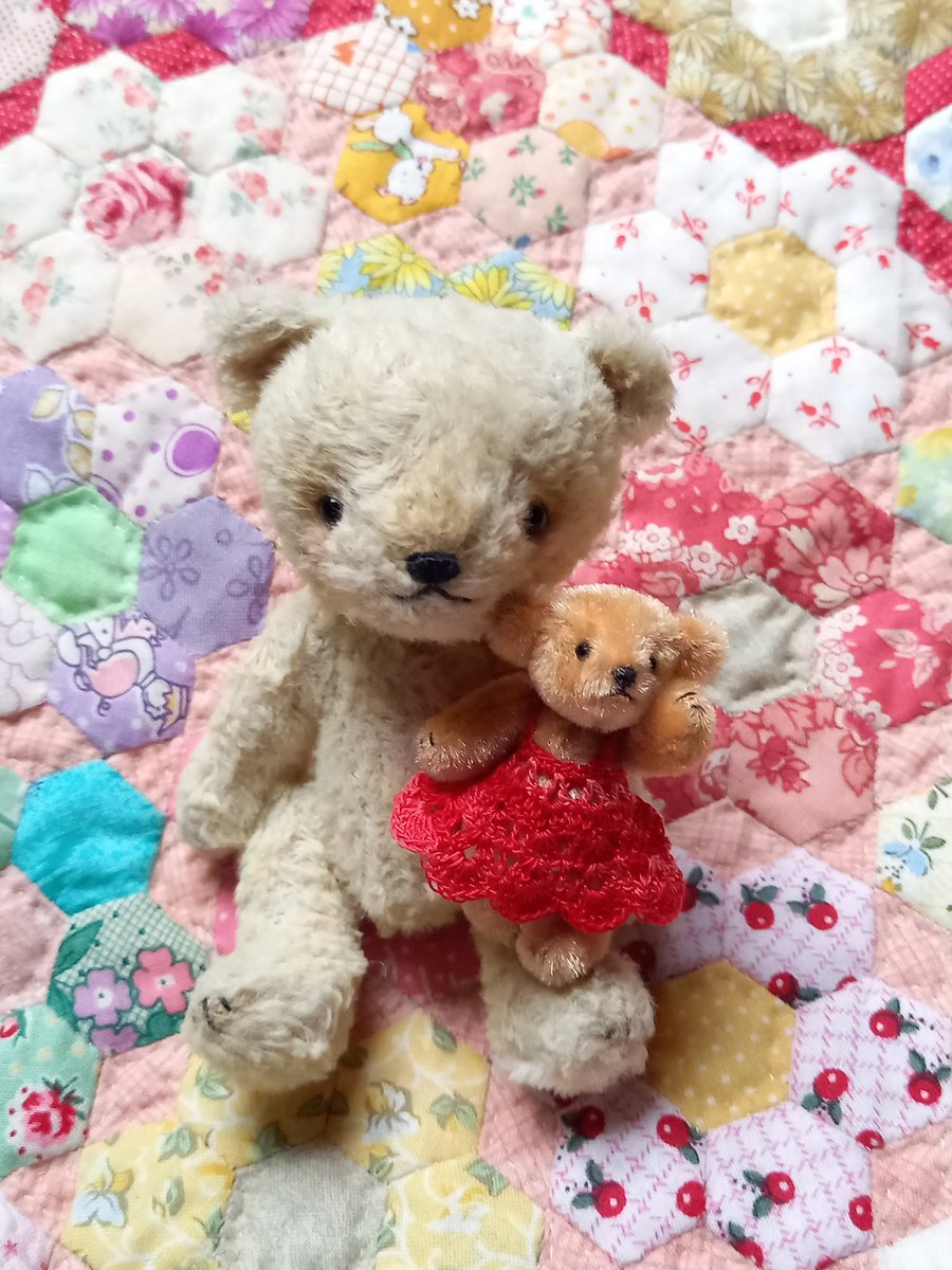 edoyakumaneko's tweet photo. 25年前の型紙で作成しました～🐻

身長4.5センチ～☺️

今は丸顔だけど、この顔が好きです☺️

#magicpaw
#ミニチュアテディベア https://t.co/wPOHbVWAmF