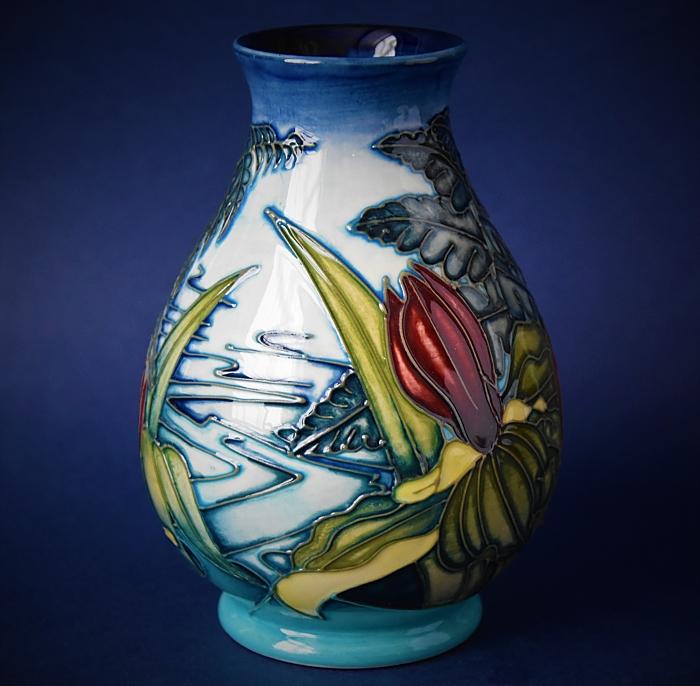 Moorcroft Pottery Sweet Betsy 7/5 Emma Bossons
#moorcroftpottery #Collectible #StratfordonAvon 
bwthornton.co.uk/moorcroft.php