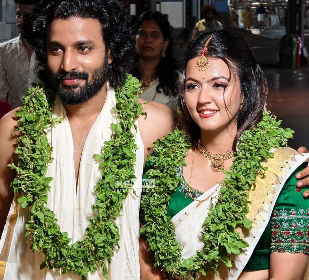 #AparnaDas and #DeepakParambol tie the knot