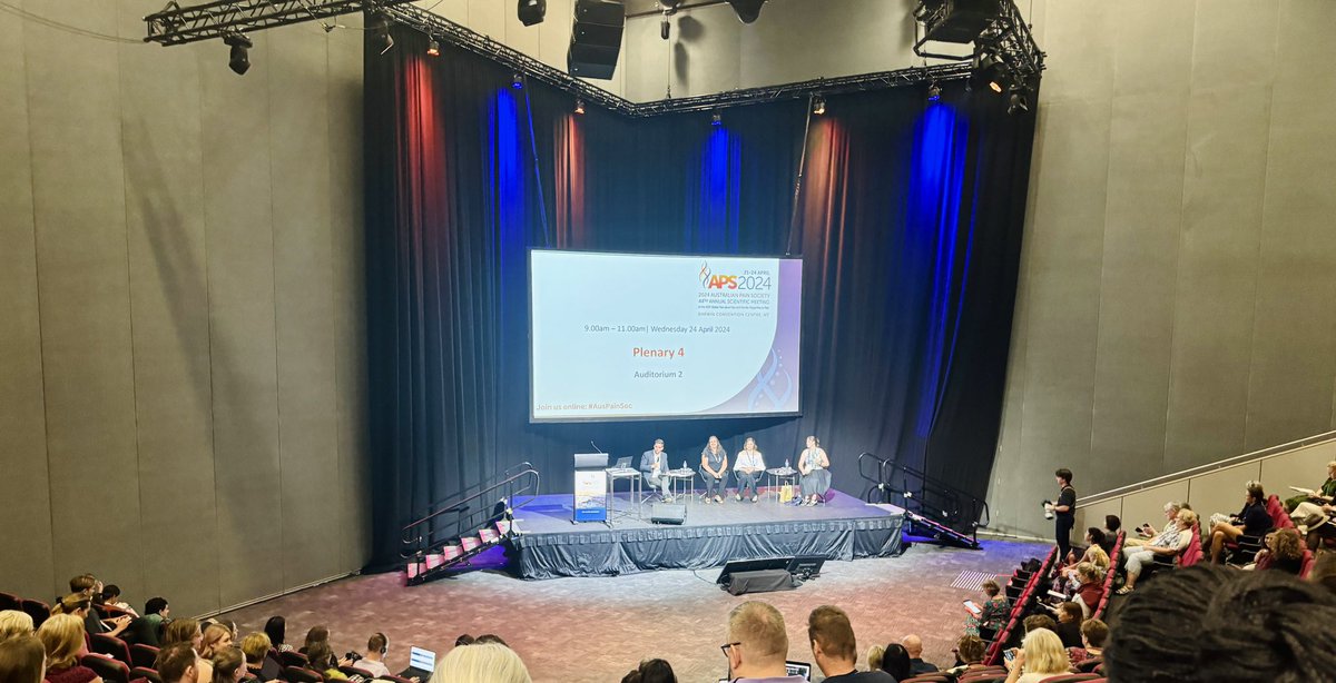 I had a blast chairing the plenary session this morning. What a privilege to chat with these 3 incredible researchers on stage about their work (+ @OneThing_Pain!).

#AusPainSoc
@DrCChambers
@Dr_CherylStucky
@KJaneChalmers