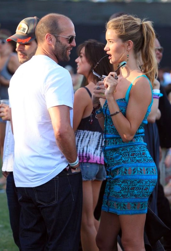 MuseSeductive's tweet image. This whole "be mysterious" narrative is complete cope

Mysterious without value = CREEPY

Learn how to talk to women

Silence works only if she likes you already...