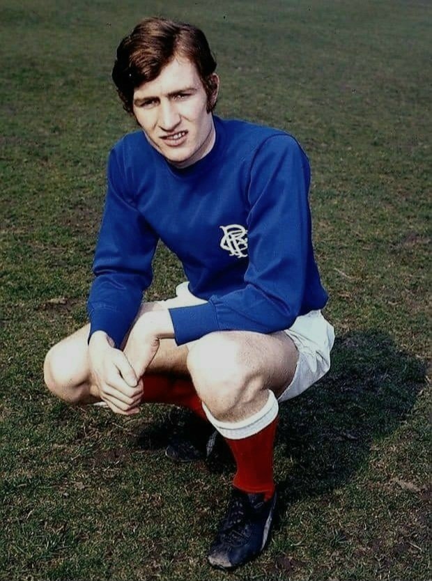 🖤Remembering Hall of Fame Inductee, Sandy Jardine, who died #OTD in 2014. He joined #Rangers in 1966 and over 18yrs he played 674 games, scored 77 goals, won 2 Trebles, played 2 European Finals, won 1 ECWC, 3 Titles, 5 Scottish Cups, 5 League Cups & 2 Player of the Year awards.