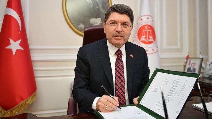 Bakan Tunç: “DEM Parti terörle arasına mesafe koyamazsa kapatma davası kaçınılmaz olur.”