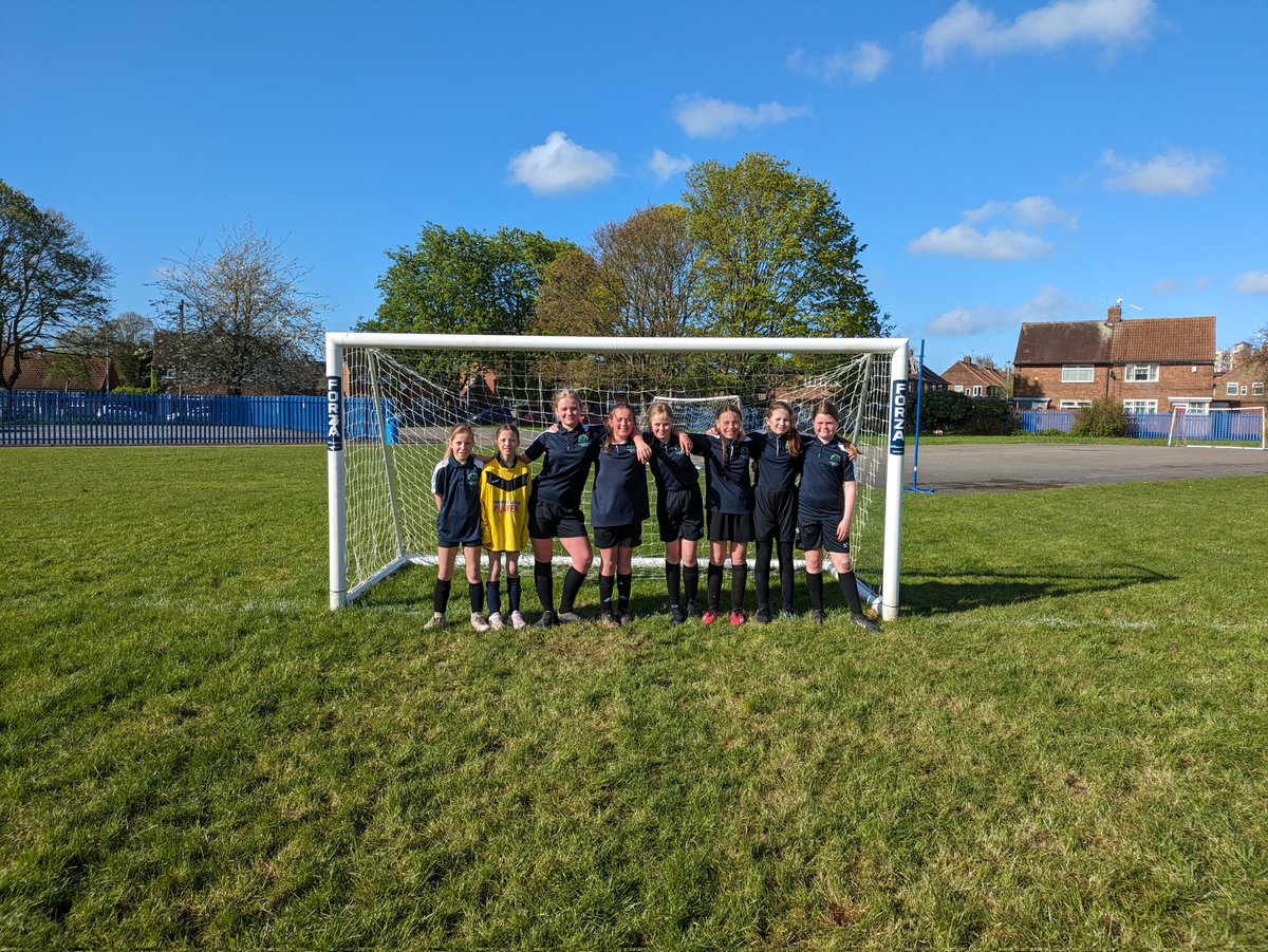 SpringCottagePS's tweet image. Last week, our Y6 Girls put in their best performance of the year against @griffinprimary - unfortunately we didn't come away with the victory! Good luck to Griffin in the next round. #SpringCottageSports