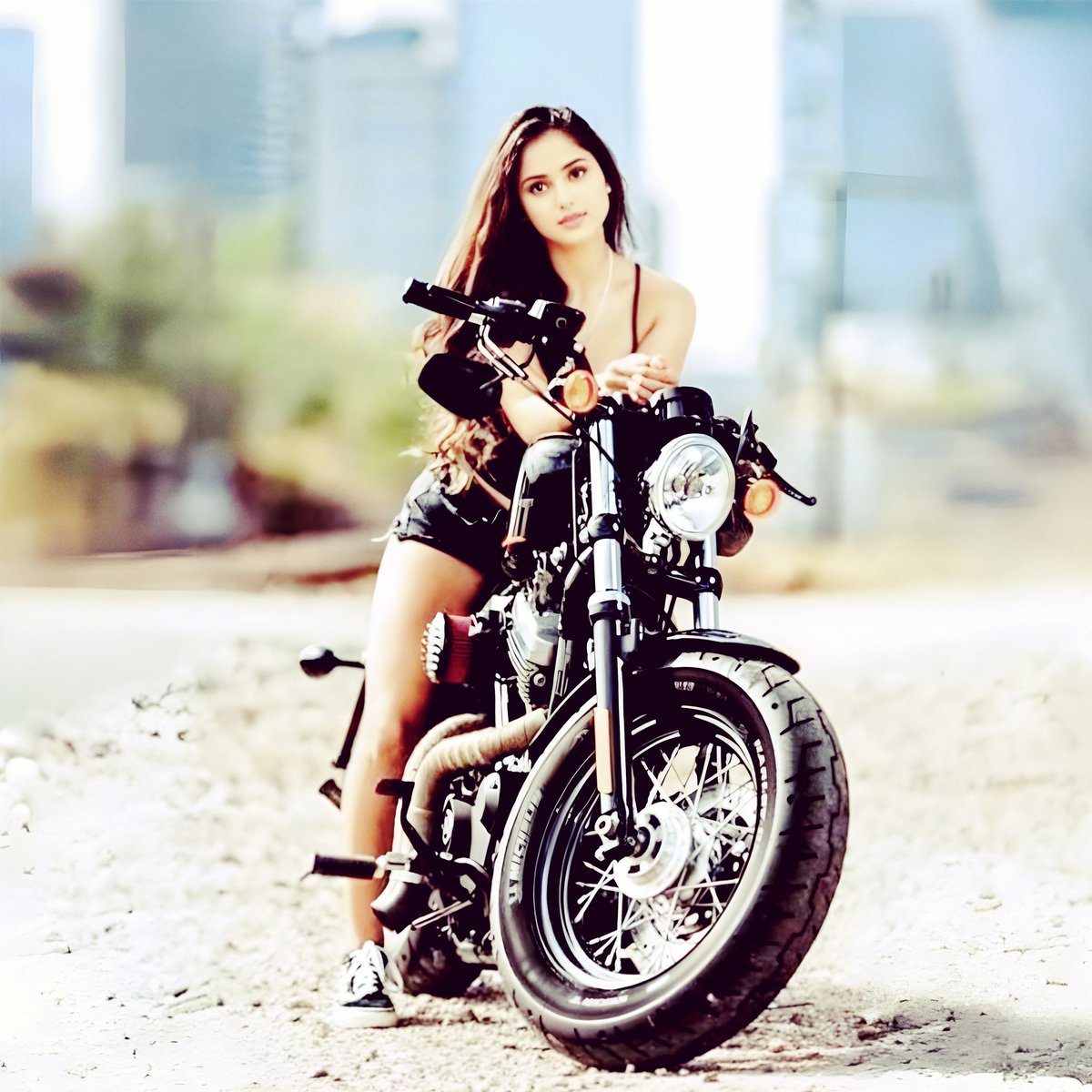 snidediva's tweet image. Snide diva is sitting on which motorcycle 🏍️? #snide #diva #motorcycle