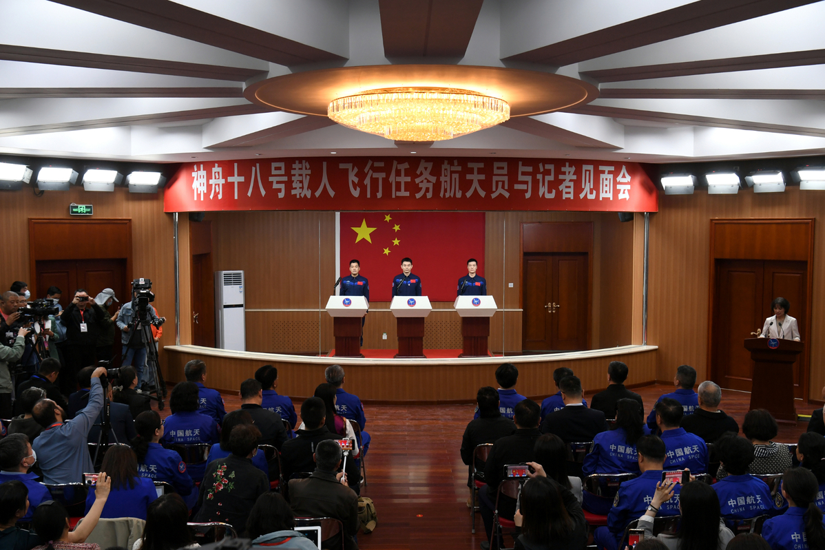 Ye Guangfu, Li Cong and Li Guangsu, the three Chinese astronauts for the upcoming Shenzhou-18 spaceflight mission, met the press on Wednesday. #space bit.ly/3xSpA3K