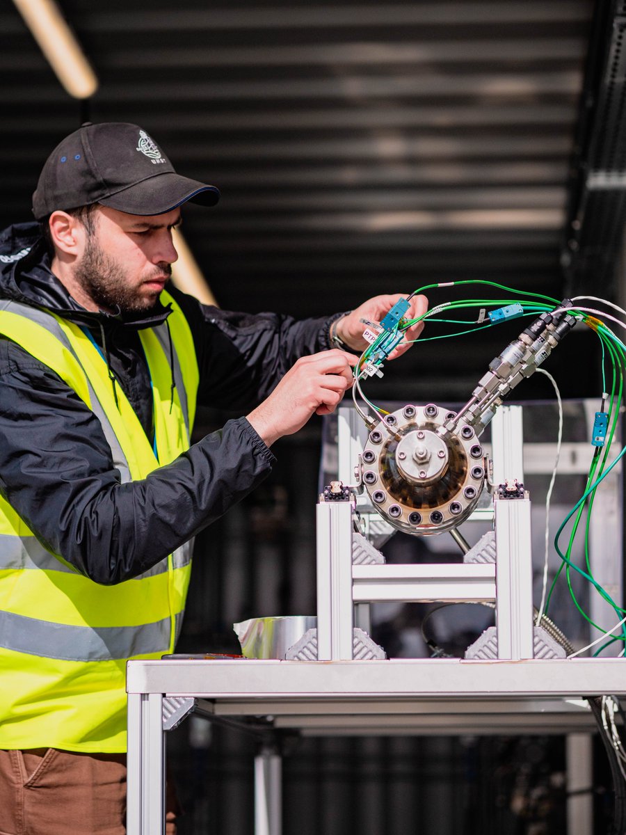 Latitude_eu's tweet photo. Steady progress on Navier flight #RocketEngine #Turbopump tests at Titan R&amp;D Center: Optimized #catalyst chamber tested based on #IterativeDev 🔄✅ Experimented with new catalyst material for enhanced performance 📈✅ Extended tests simulating full first-stage flight duration⏱️✅ https://t.co/gNijfnfkei