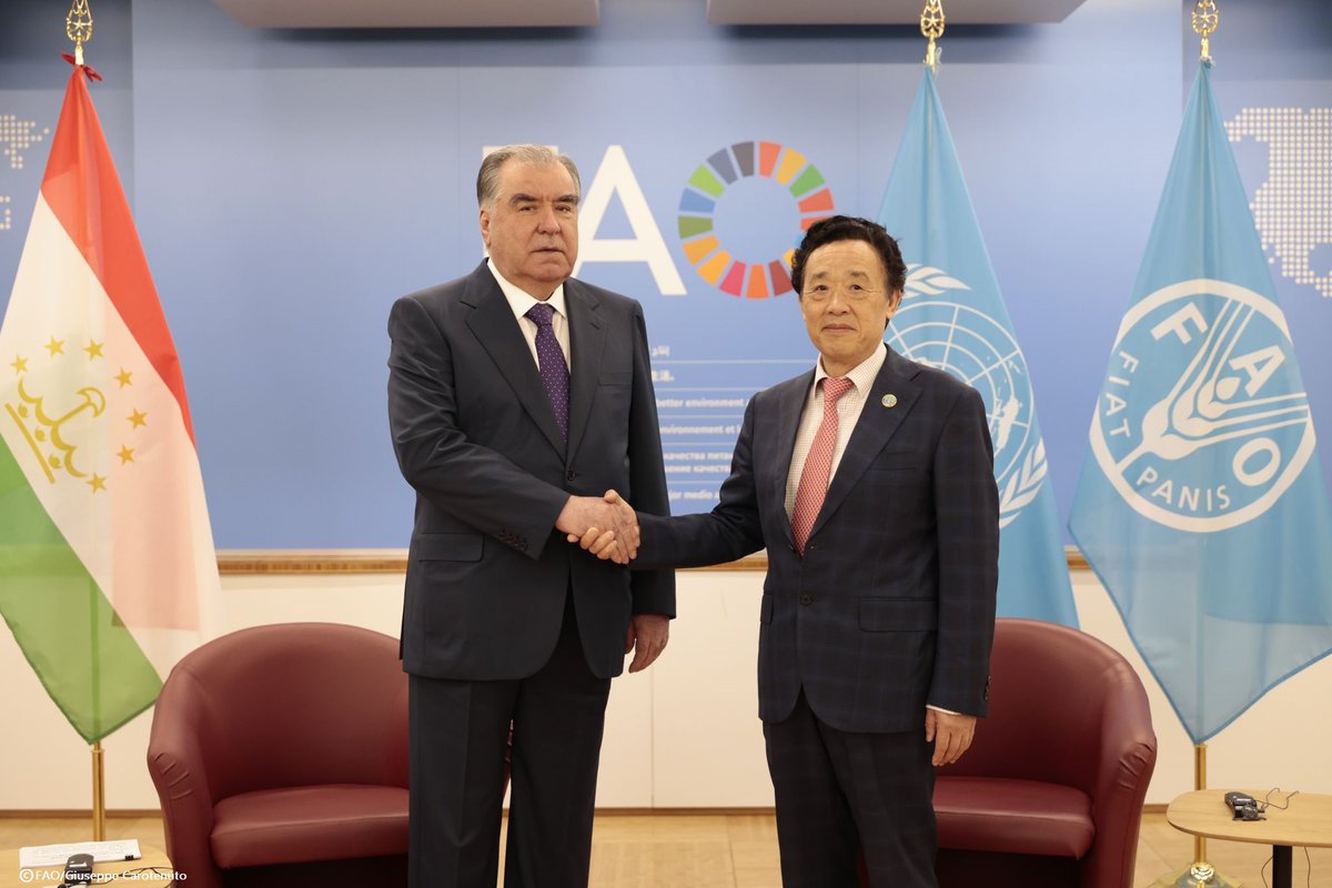 Honoured to meet with HE @EmomaliRahmonTJ, President of Tajikistan. We had fruitful discussions on the productive collaboration between the country and @FAO, advances made in transforming agrifood systems, and plans for accelerating progress toward achieving the #SDGs. #4Betters