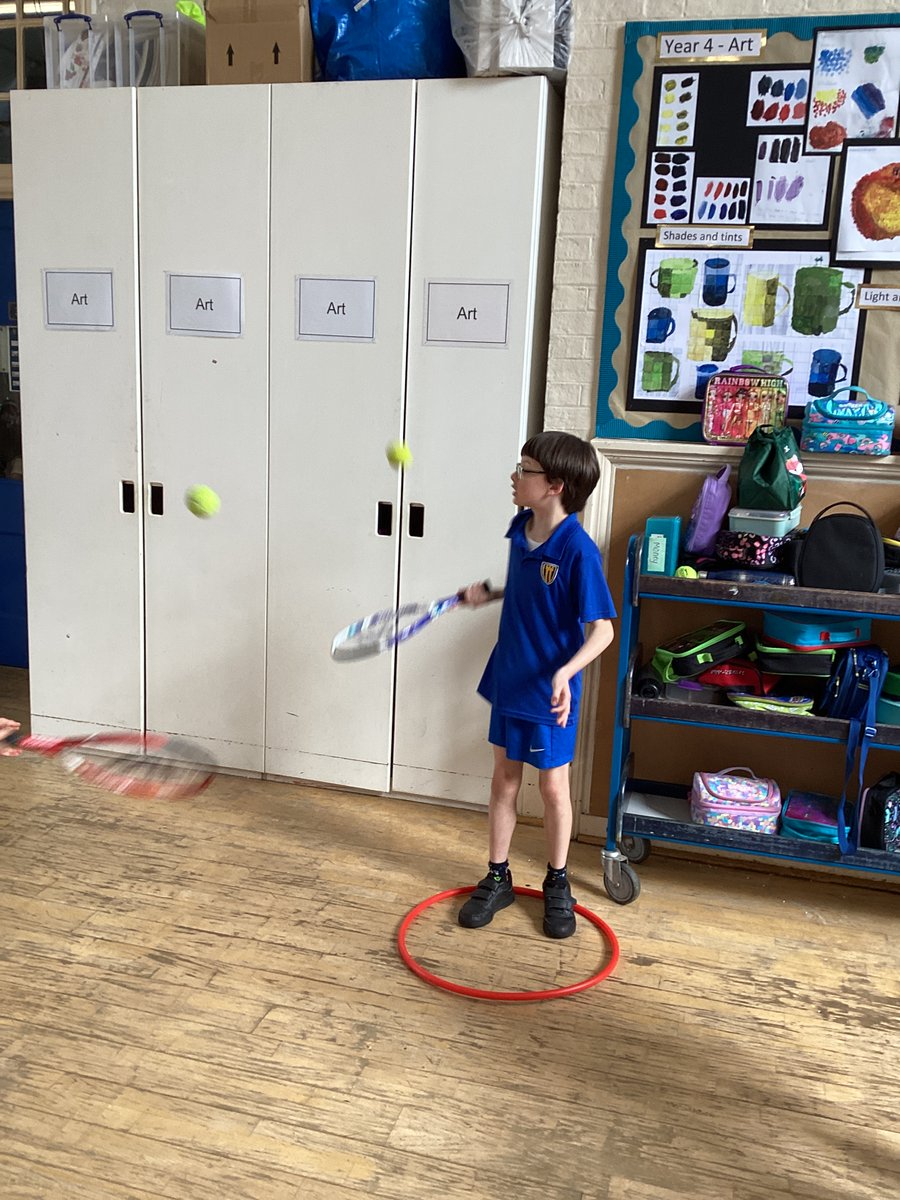 Yesterday afternoon, 4EA started their new unit of tennis in PE. We were trying to stay inside our hoop whilst practising lots of different control skills. Great job everyone! @CastleNewnham @CN_PE