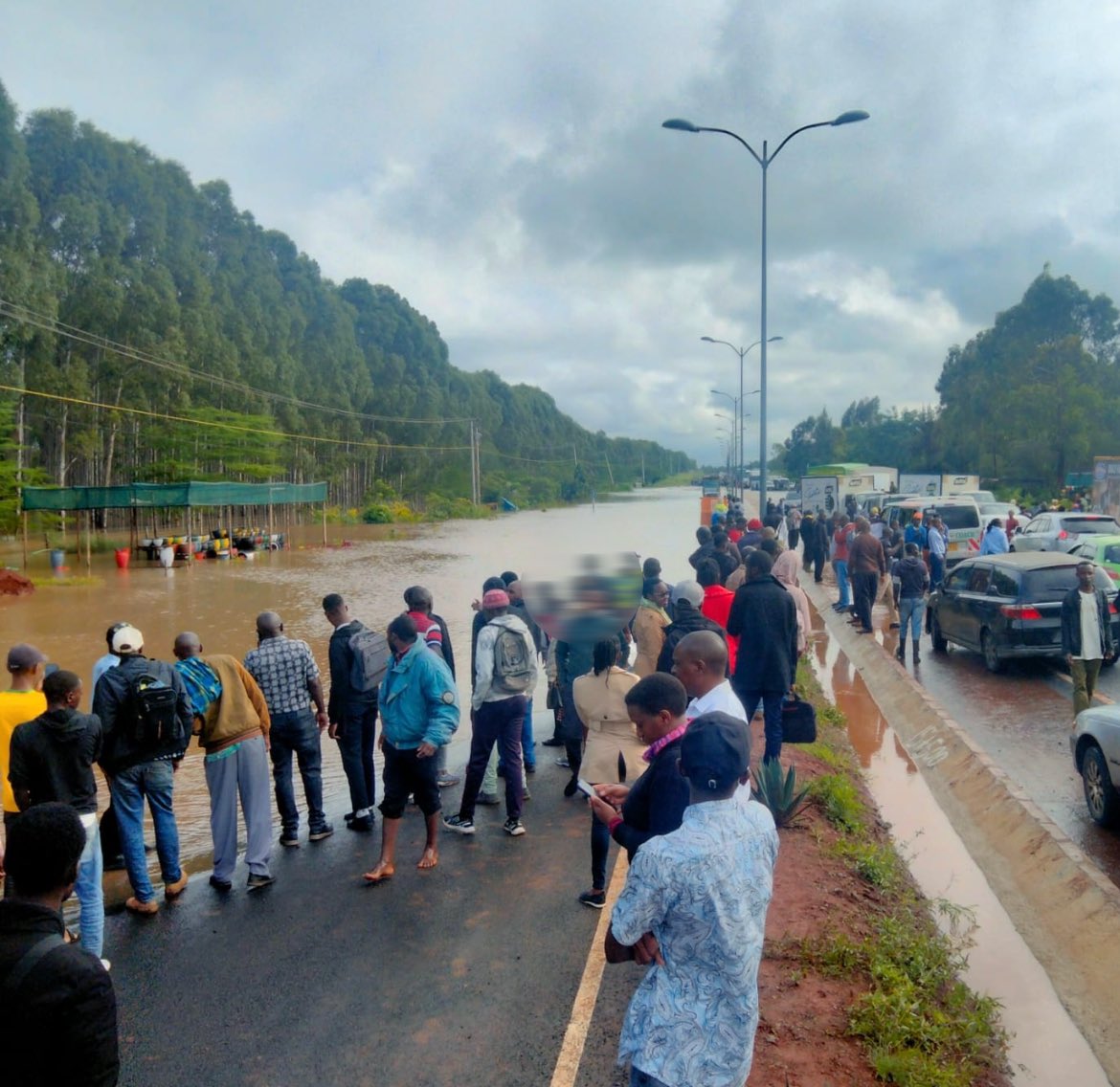 Many parts of Nairobi have experienced heavy rainfall overnight, resulting in flash floods in areas such as Mukuru, Mathare, Huruma, Ruaraka, Baba Dogo, Bosnia, Umoja 3, Choka, Njiru, Ruai, Utawala, Githurai, Kahawa, Eastern Bypass, Kinoo, Kijabe, Limuru, Ruiru, Graceland, Joska,