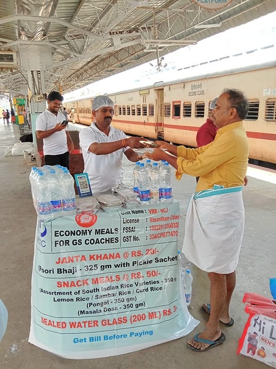 Enjoy convenience with  'Economy Meals' at #Nagercoil Railway Station! 🚂

Discover a variety of budget-friendly dishes perfect for travelers who want to save on their journey.

Grab a meal and make your train trip even more affordable!

#SouthernRailway #TVCSR
#EconomyMeals