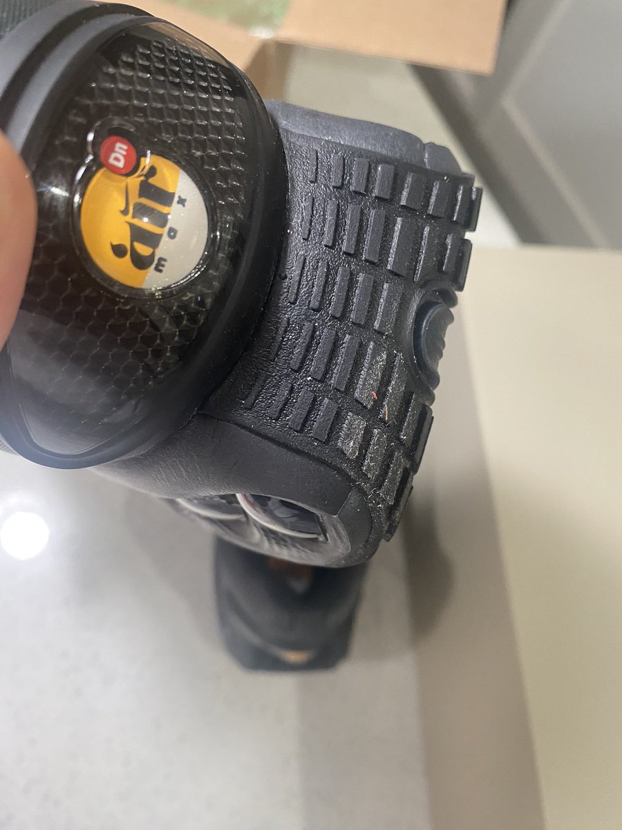 @stockx this is what you're passing now?! Just unboxed my 'brand new' air max dn's and they are clearly worn. Y'all are cooked, this is bad.