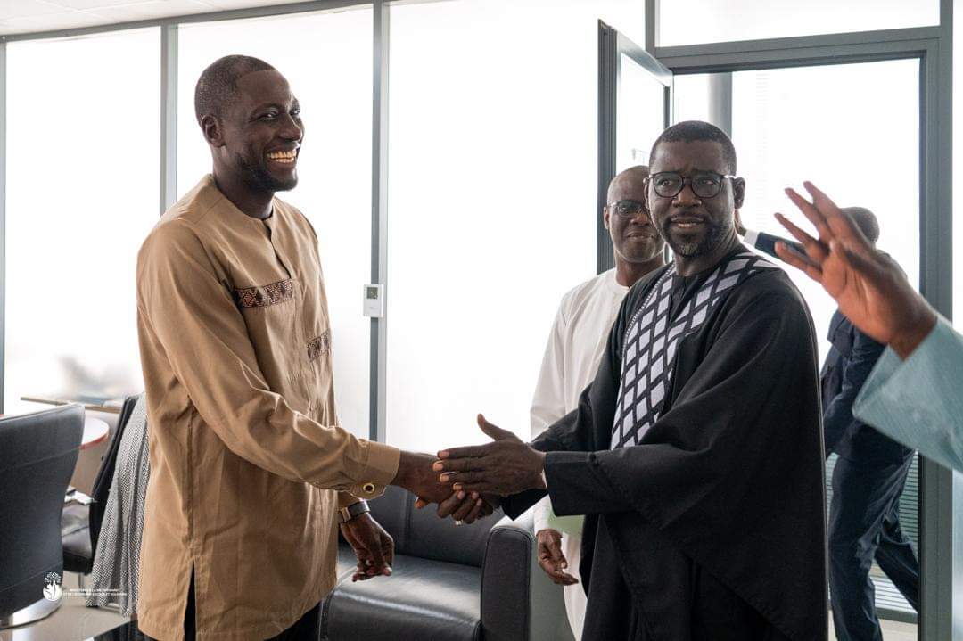 dr_aliounedione's tweet photo. Après une première étape qui l'a menée au FIMF, au Promise, à la PLASEPRI et au FONAMIF, le Ministre Dr Alioune Dione Badara a poursuivi, la visite des services relevant de son ministère ce lundi 22 avril 2024.
#Senegal #VisiteMinistérielle #MMESS https://t.co/MAnflyy3g2