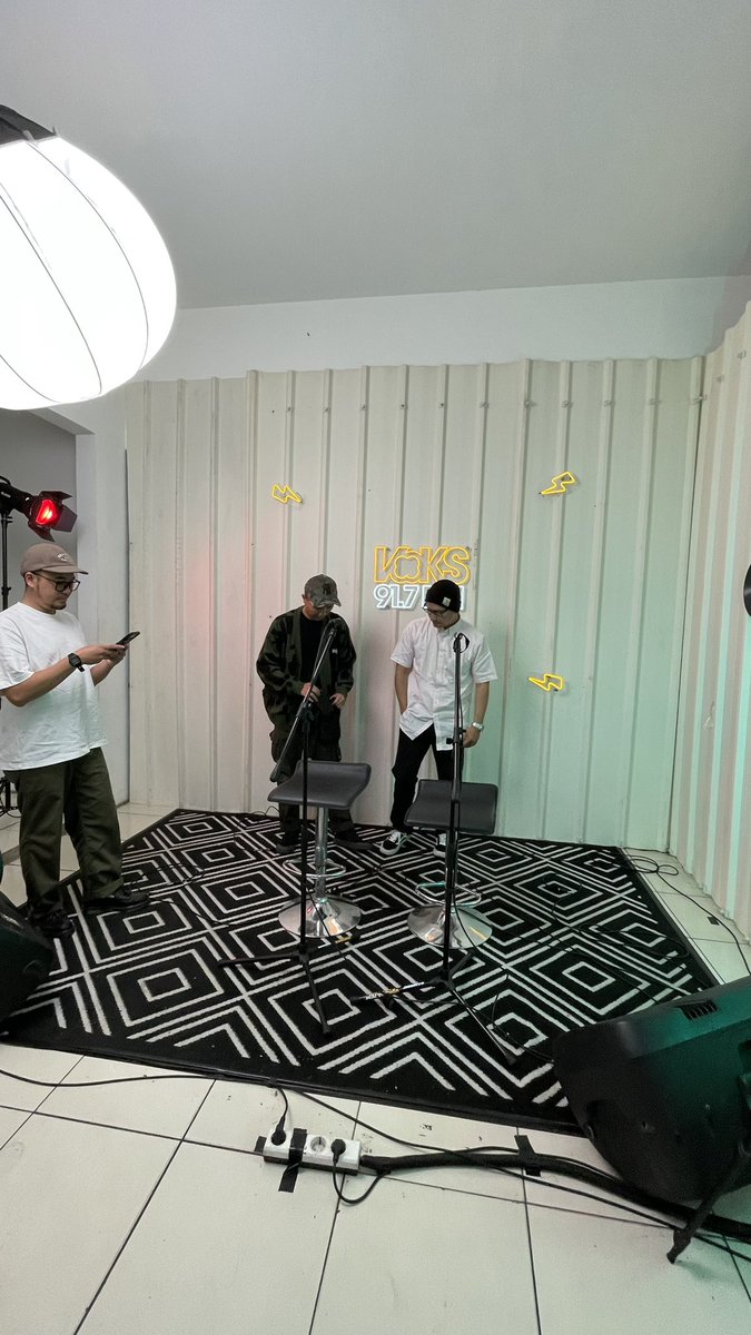 Glory of Love tweet media