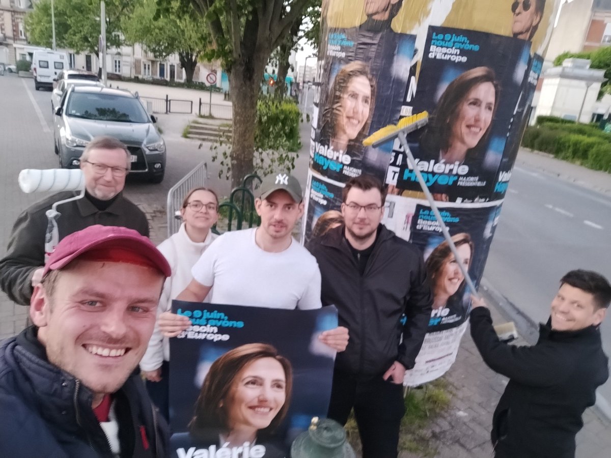 OudinDimitri_51's tweet photo. Le terrain toujours ! Pour porter dans la #Marne notre @BesoindEurope avec @ValerieHayer ! 💪🏼🇪🇺 #Europeennes2024 https://t.co/L3HJ5mA55F