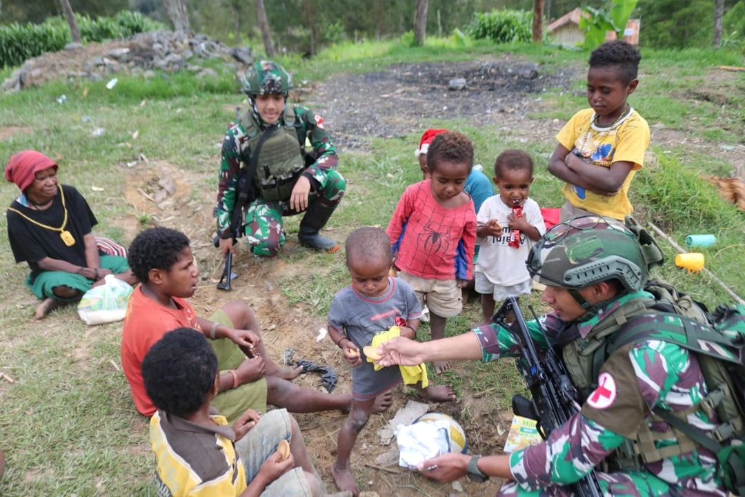 Satgas Yonif 323 Kostrad Gelar Program Peduli Stunting di Kp Wako, Papua tinyurl.com/2hf5jays @Puspen_TNI @tni_ad @divif_1_kostrad @divif2kostrad @divif3kostrad #tni #tniad #Kostrad #Cakra #kostradpeduli #kostradberbagi #TNIADMengabdiDanMembangunBersamaRakyat #penkostrad