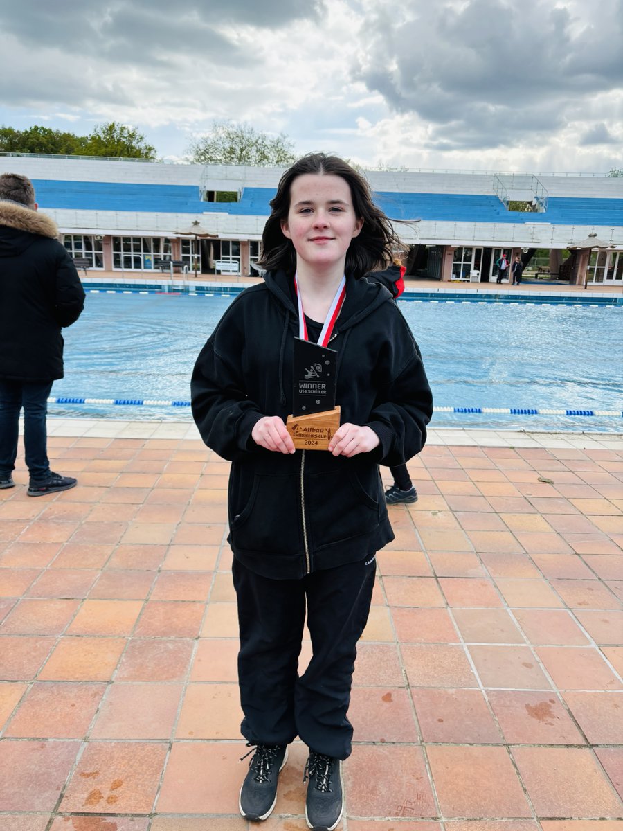 Congratulations to Fern Mellor, 2X, who is part of the Ulster U14 Canoe Polo team on winning the Allbau Frühjahrs Cup 2024 in Germany at the weekend. #MCB #Methody #MadetoLead