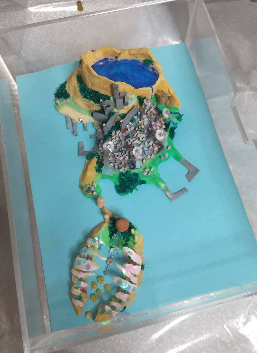 biken_uu's tweet photo. メンバー＆作品紹介

No.5 つくし(2年生)
立体作品を作るのが好きです。模型が特に好きです。
折り紙、模型、ミニチュア、アクセサリーなどを作っています。絵はあまり描きません。
立体作品仲間が増えてくださると喜びます(⁠^⁠^⁠)
そろそろレジンに手を出そうかな…と考えております。頑張ります。 https://t.co/iqUZElt8Z2