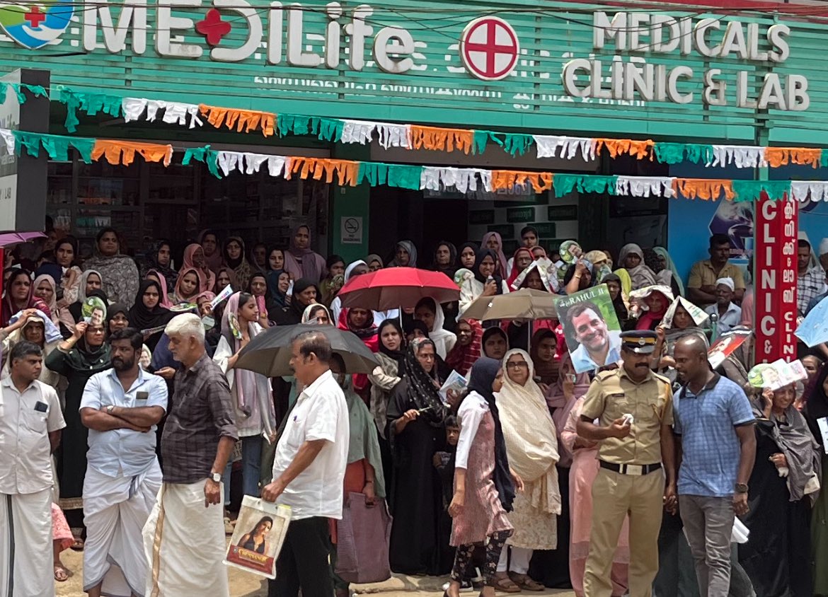 Crowds of Muslim female voters waiting to see Priyanka in Waynad in the sun for hours. ⁦@NewIndianXpress⁩ ⁦@santwana99⁩