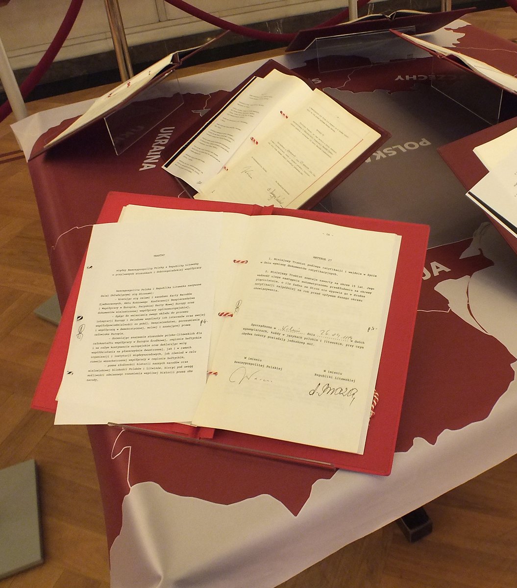 30 lat temu - 26 IV 1994 - w czasie wizyty prezydenta Lecha Wałęsy w Wilnie - podpisano Traktat między Rzecząpospolitą Polską a Republiką Litewską o przyjaznych stosunkach i dobrosąsiedzkiej współpracy.