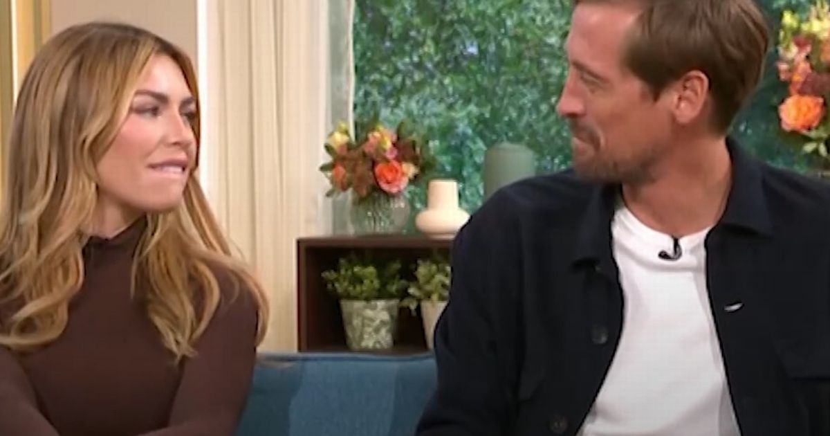 Peter Crouch says Abbey Clancy kicked him out of bed after row but he 'punished her in different way' mirror.co.uk/3am/celebrity-…