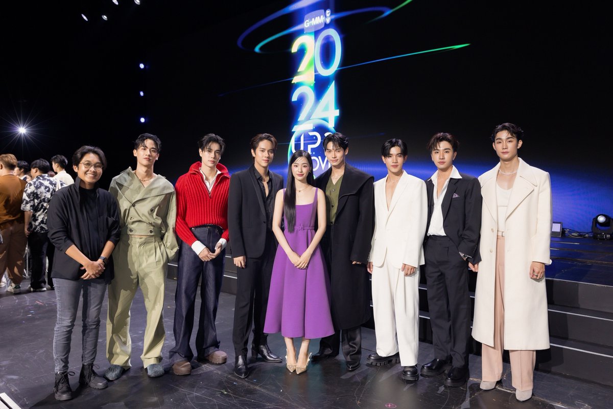 MagazineHug's tweet image. 💫“GMMTV” จัดงาน “GMMTV 2024 UP &amp;amp; ABOVE PART 2” เสิร์ฟเมกะคอนเทนต์บันเทิงที่เหนือกว่า 4 บิ๊กโปรเจกต์และซีรีส์สุดปังทั้ง 14 เรื่อง  พร้อมตอกย้ำความสำเร็จในระดับสากล
.
อ่านเพิ่มเติม : bit.ly/3QjIU0a
.
#ALLCHANNEL #ALLCHANNELTH
#GMMTV2024PART2
#GMMTV #GMMTV2024