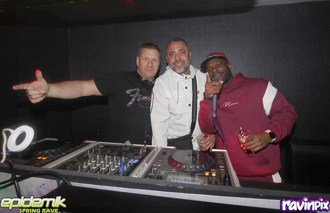 Pinky_Pinkos's tweet photo. Big big night @Epidemikuk #VoltsNightclub ⚡️⚡️🔊📣📢 #SpringRave 🎧🎤 https://t.co/IbGntPUq98