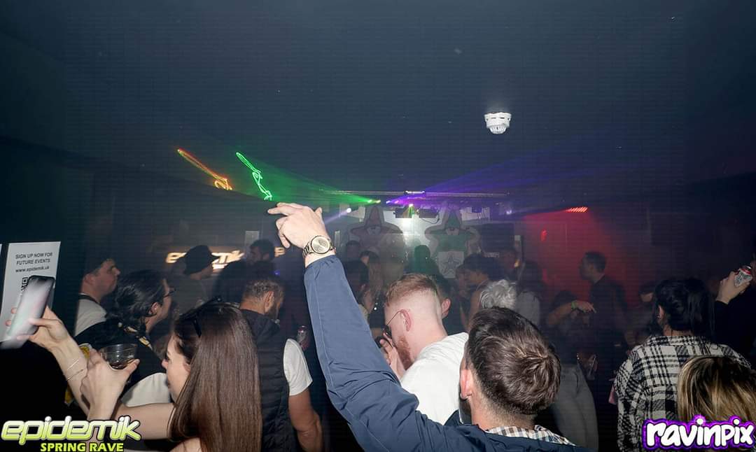 Pinky_Pinkos's tweet photo. Big big night @Epidemikuk #VoltsNightclub ⚡️⚡️🔊📣📢 #SpringRave 🎧🎤 https://t.co/IbGntPUq98