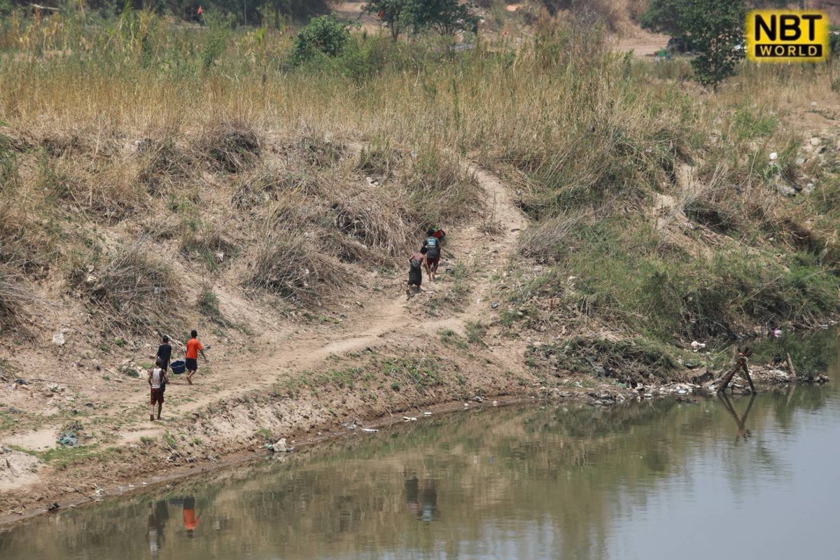 NBTWORLDNews's tweet photo. The Thai-Myanmar border near Mae Sot district experienced a peaceful day today.
See more: https://t.co/fW8KJuNgLB
#BorderCalm #SafeReturn #MaeSot #RefugeeRepatriation #PeacefulDay https://t.co/wvLWlWAUOf