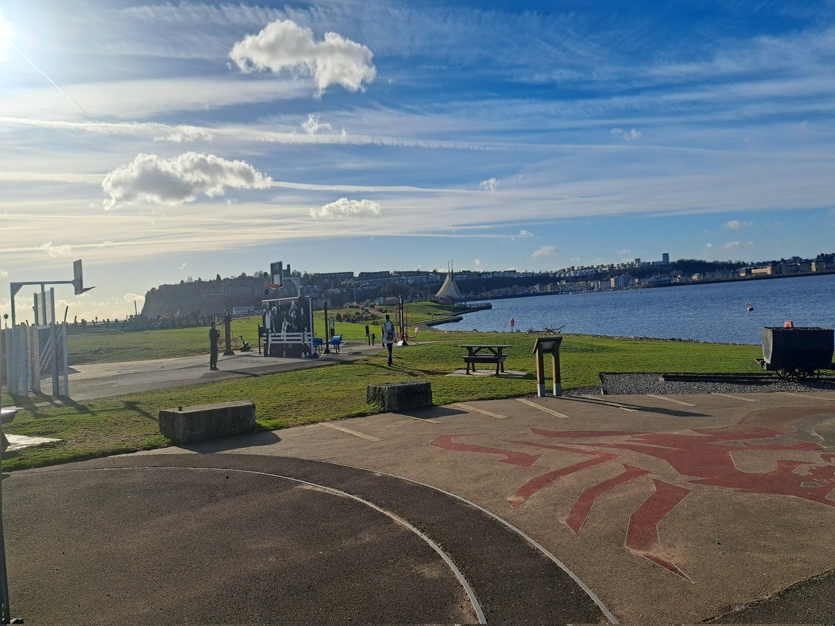 @8BitGamingUK You know what dude, I have to admit that some parts to where we live make me feel so good and blessed. I love walking over the barrage to visit Cardiff Bay in the mornings. Provides me with the right mindset to smash my daily objectives. 

#Cardiff
#CardiffBay