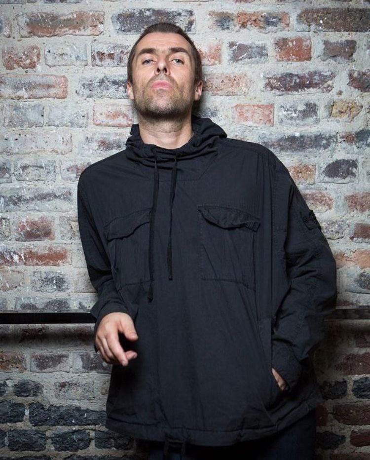 Bonjour beautiful people✌️Have a biblical day everyone 💙
#LiamGallagher