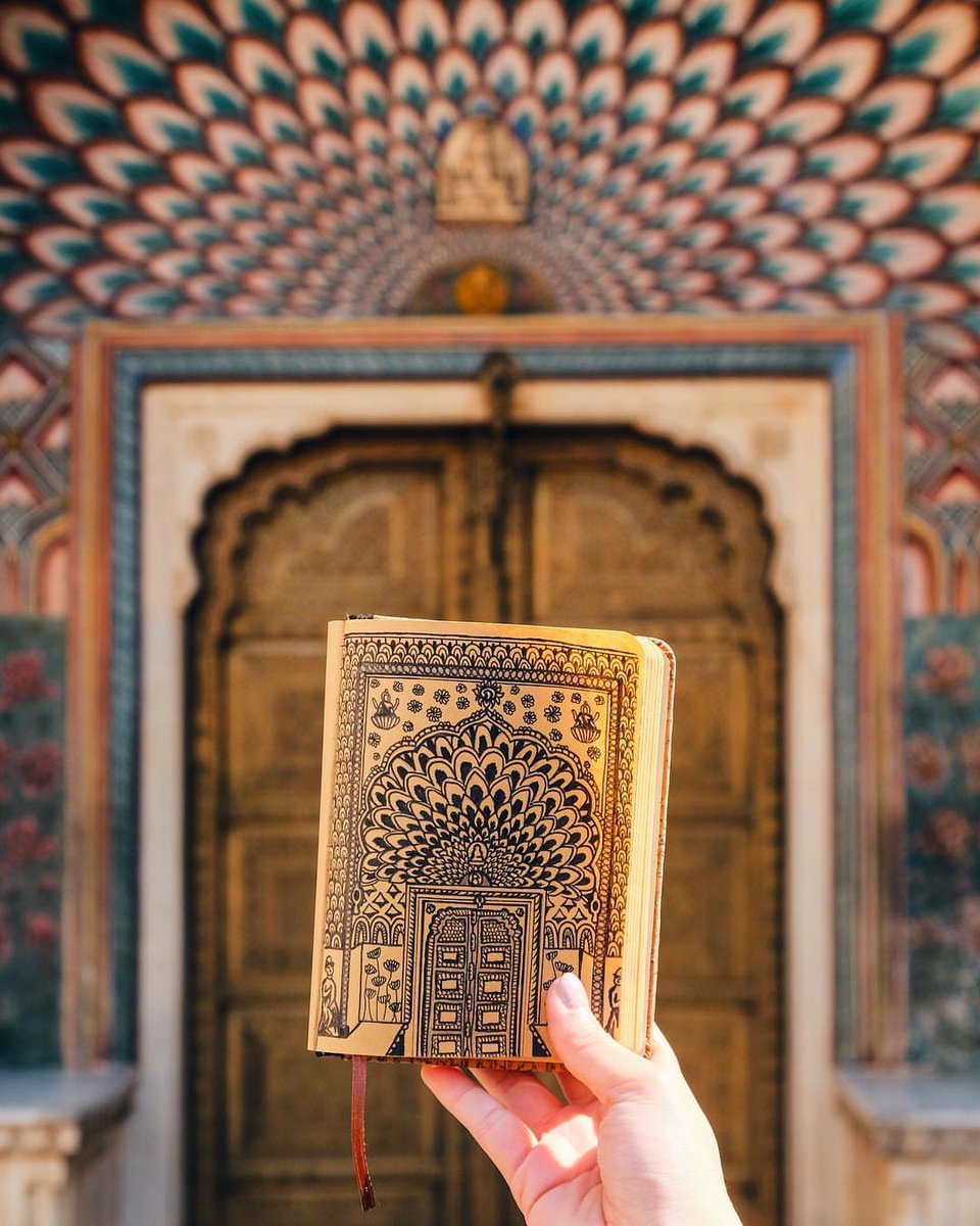 ~ Art Inspired By #TheCityPalaceJaipur ~

An intricate artistic rendition of the recently restored Grishma Gate (Lotus Gate), located in the Pritam Niwas Chowk, at the City Palace, Jaipur 🪷

Inspire your creative side this summer. #VisitUs

Reposted from @i_pe on #instagram