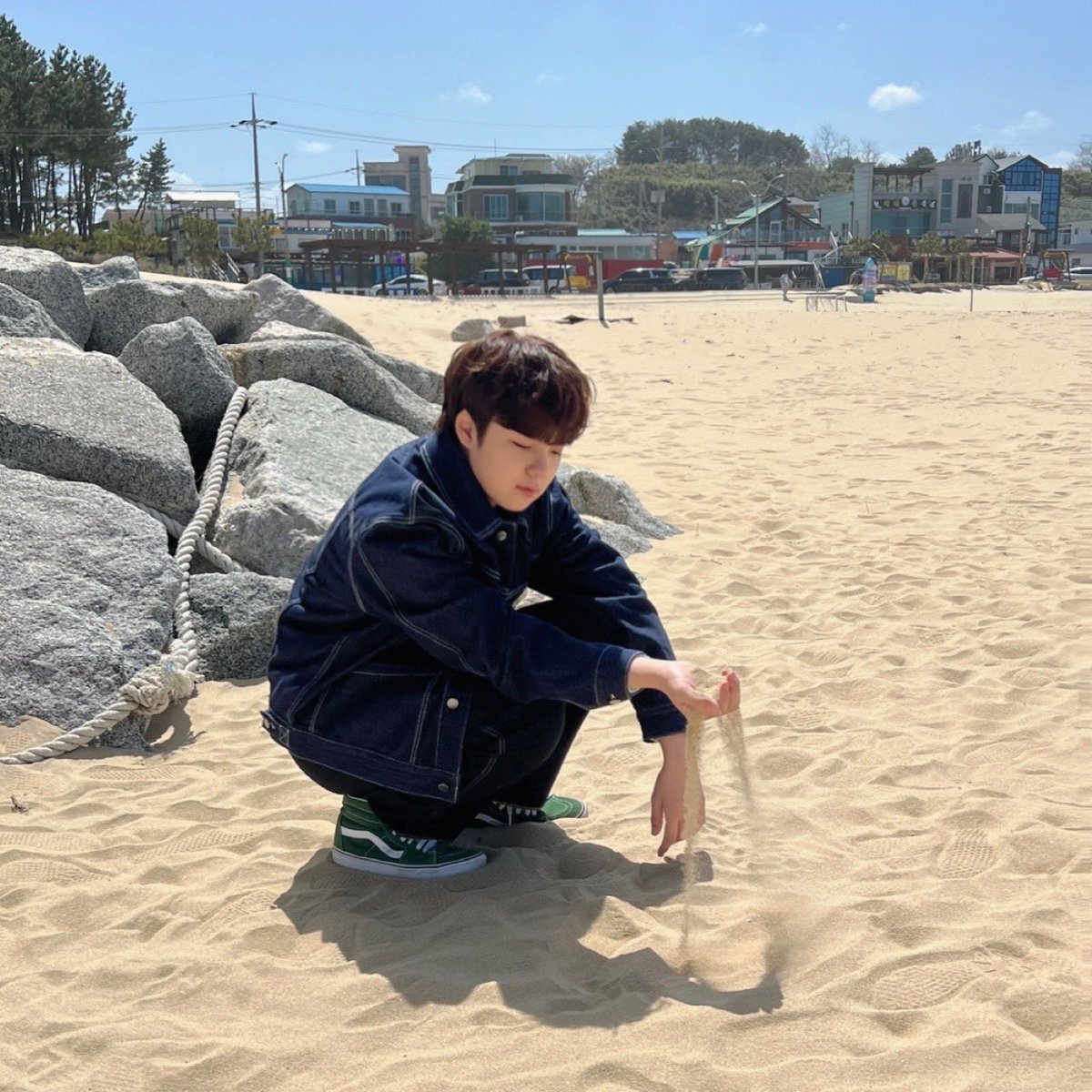 thewind_twt's tweet photo. [#안찬원] 저도 바다 다녀왔어용 히히 https://t.co/xjzAfUDMmN