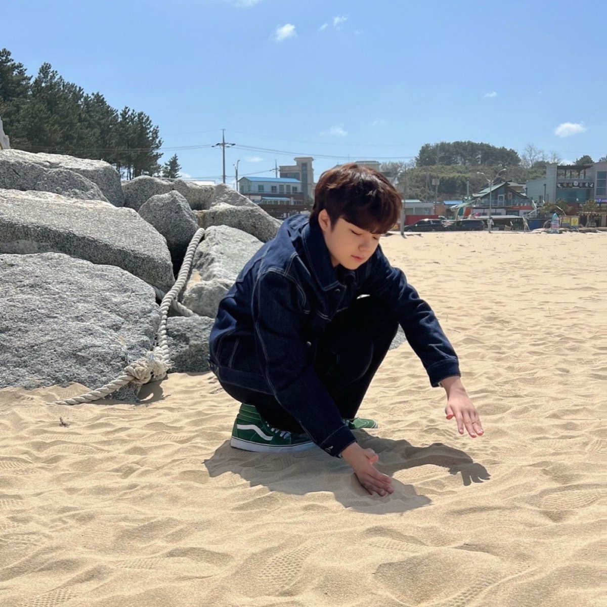 thewind_twt's tweet photo. [#안찬원] 저도 바다 다녀왔어용 히히 https://t.co/xjzAfUDMmN