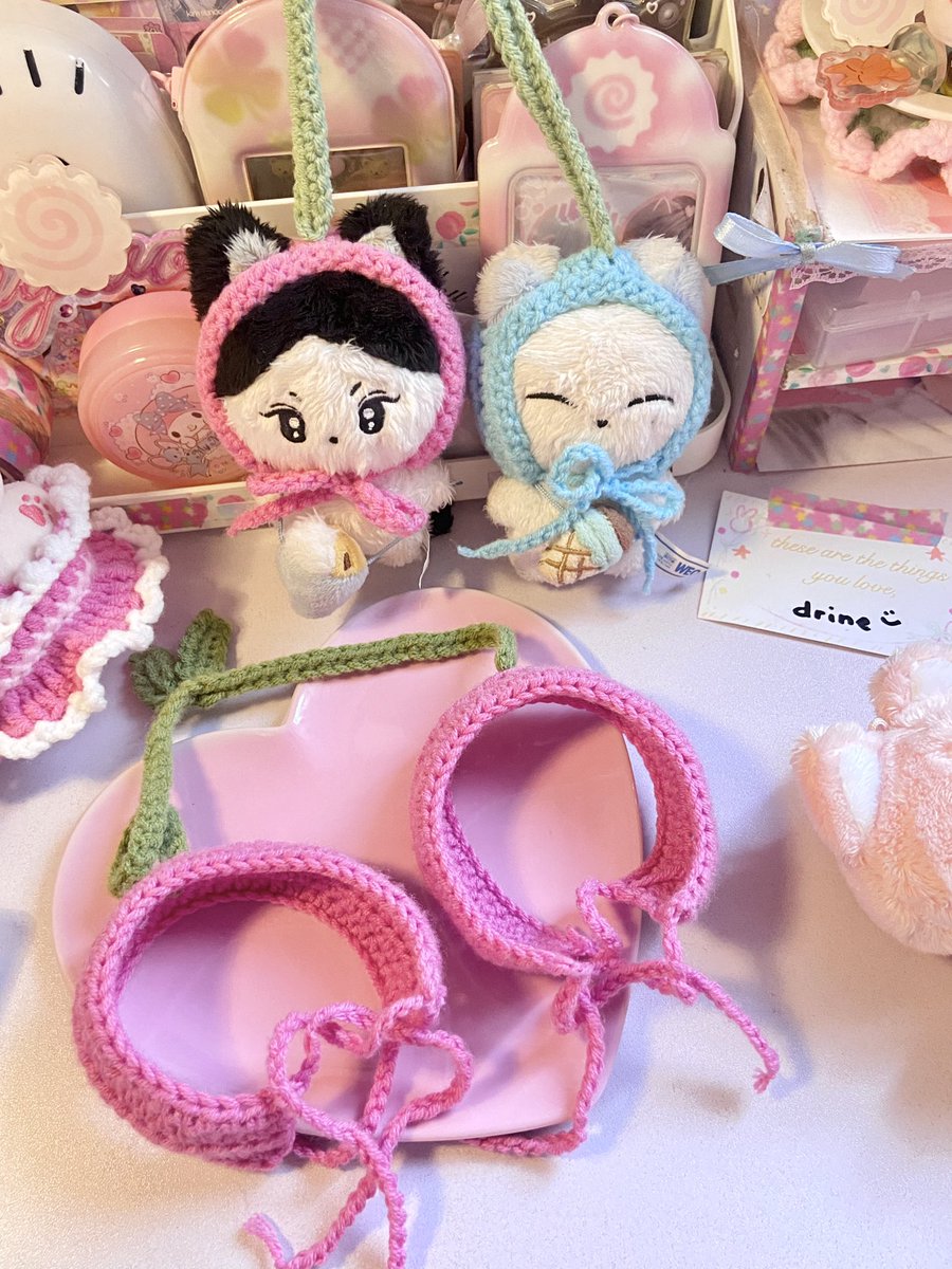 ᯓ★ wts lfb ph ! #ddeonusells_ 🪼

🍒 crocheted doll holder ! 
- V1 & V2 

🫧 payo (prio) | 2 days res 
🍭 x sensi
⭐️ dm what ver kau inch ~ 

🏷️ crochet doll clothes dress 10cm doll