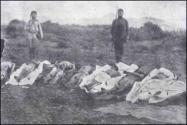 İzmit'de Ermeniler Tarafından Balta ile Katledilen Türkler.. Ve hâlâ Ermeni Soykırımı vardır diyen içimizde hainler var!