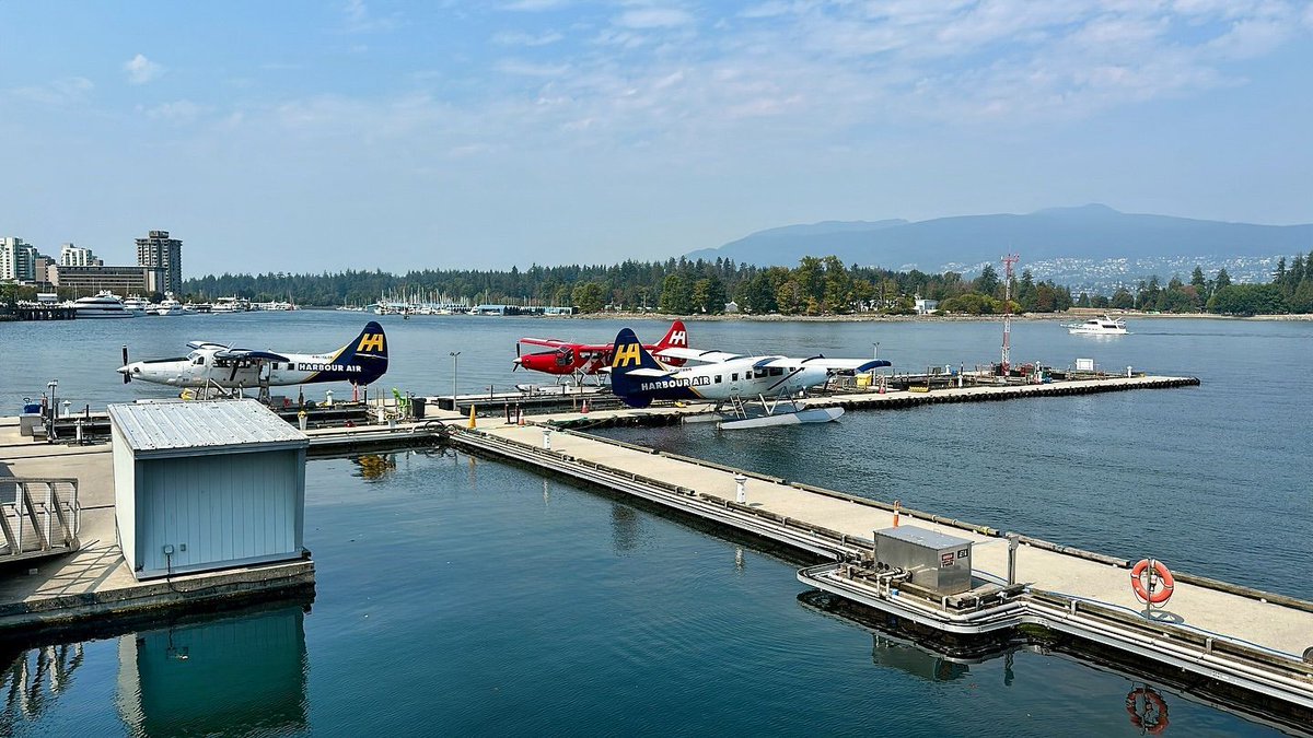 🌊 The #Vancouver float plane terminal stands as a gateway to adventure, where land meets sea. ✈️ And there, in the distance, lies the majestic #StanleyPark—a lush oasis embraced by the city.

The terminal isn’t just about flights;… instagr.am/p/C6HBWwCxkSj/