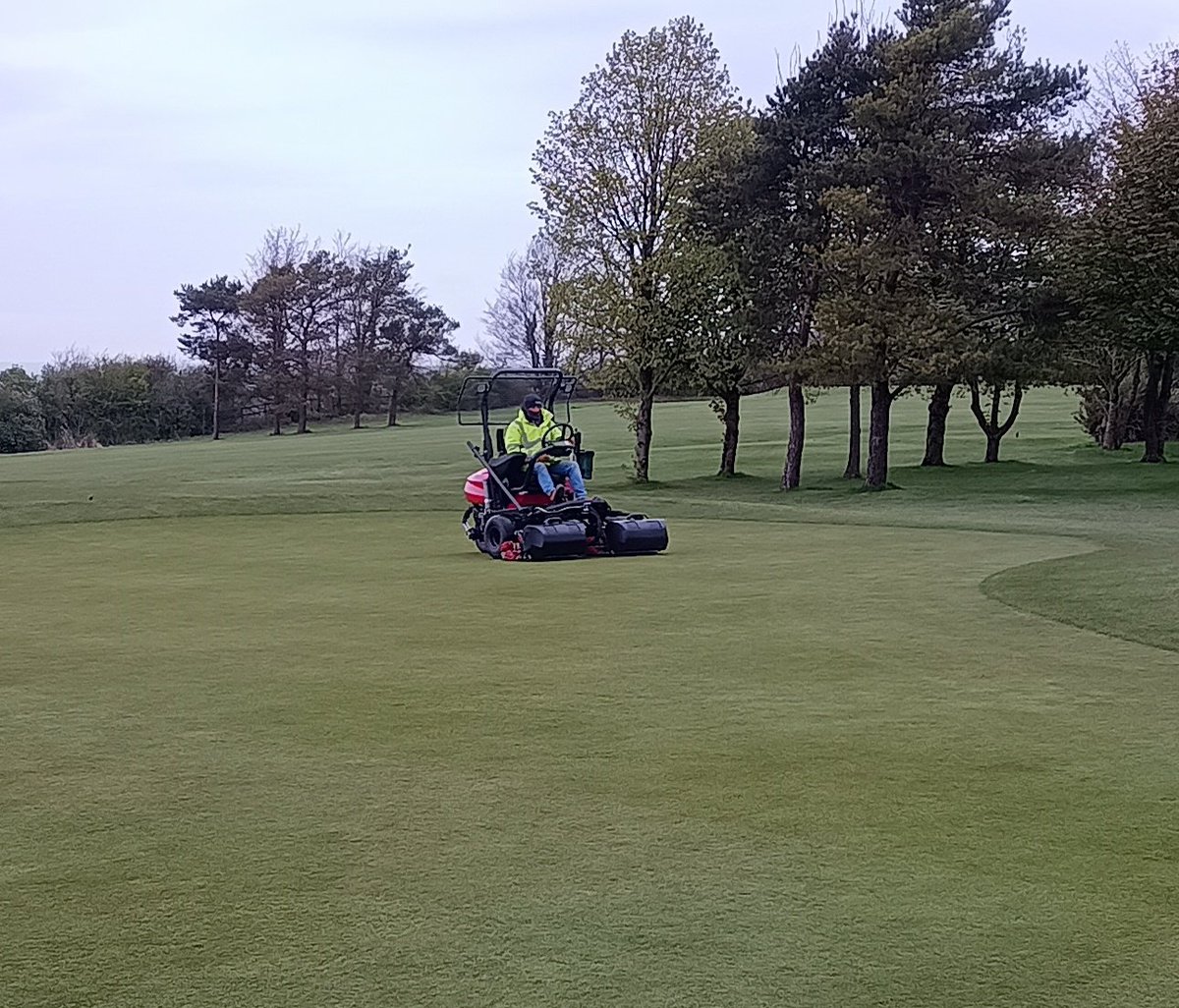 Bigandroid67's tweet image. Baroness Lm315 on demo. Fully hydraulic drive to the units instead of cables. What a remarkable difference. Smooth, quiet, easy to maintain and you know those units are going to need minimal maintenance. @baronessuk @ListerWilderGC @Davepatrick86 . 👍👍