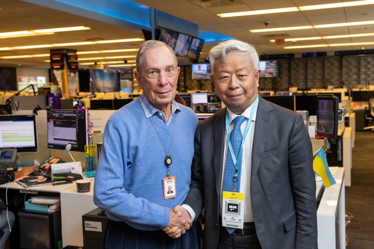 AIIB_Official's tweet photo. Following the #SpringMeetings, AIIB President Jin Liqun continued on to New York where he met @MikeBloomberg.

The meeting provided an opportunity to discuss concrete collaborations between AIIB and @BloombergDotOrg in advancing private capital mobilization for #climateaction. https://t.co/mvlLq2gSmZ